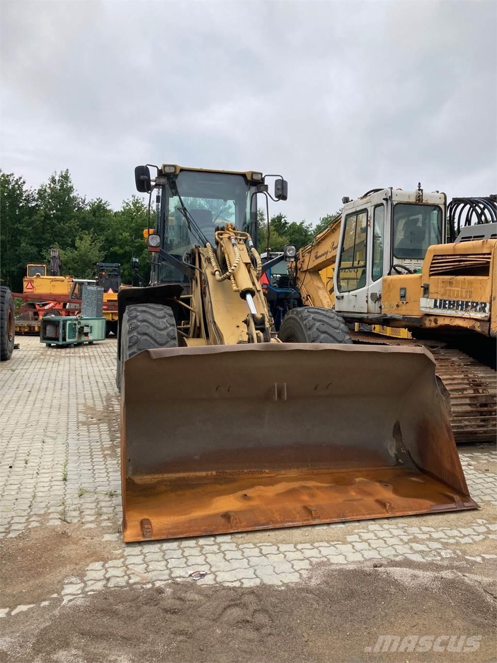 CAT 924G Pale gommate