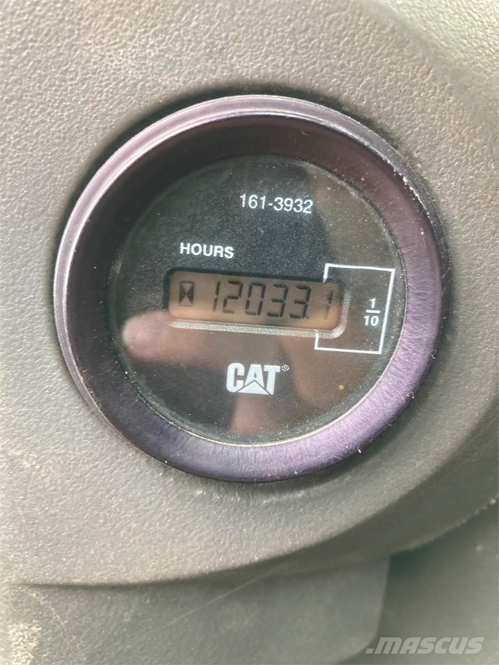 CAT 924G Pale gommate