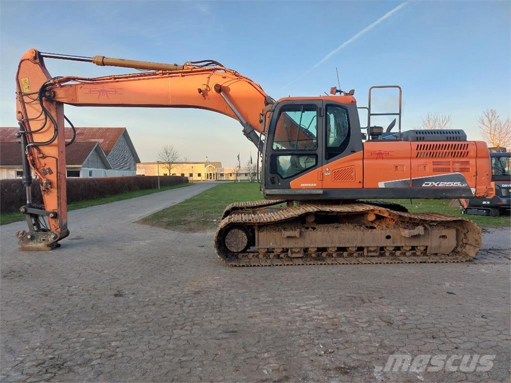 Doosan DX255LC-5 Escavatori cingolati