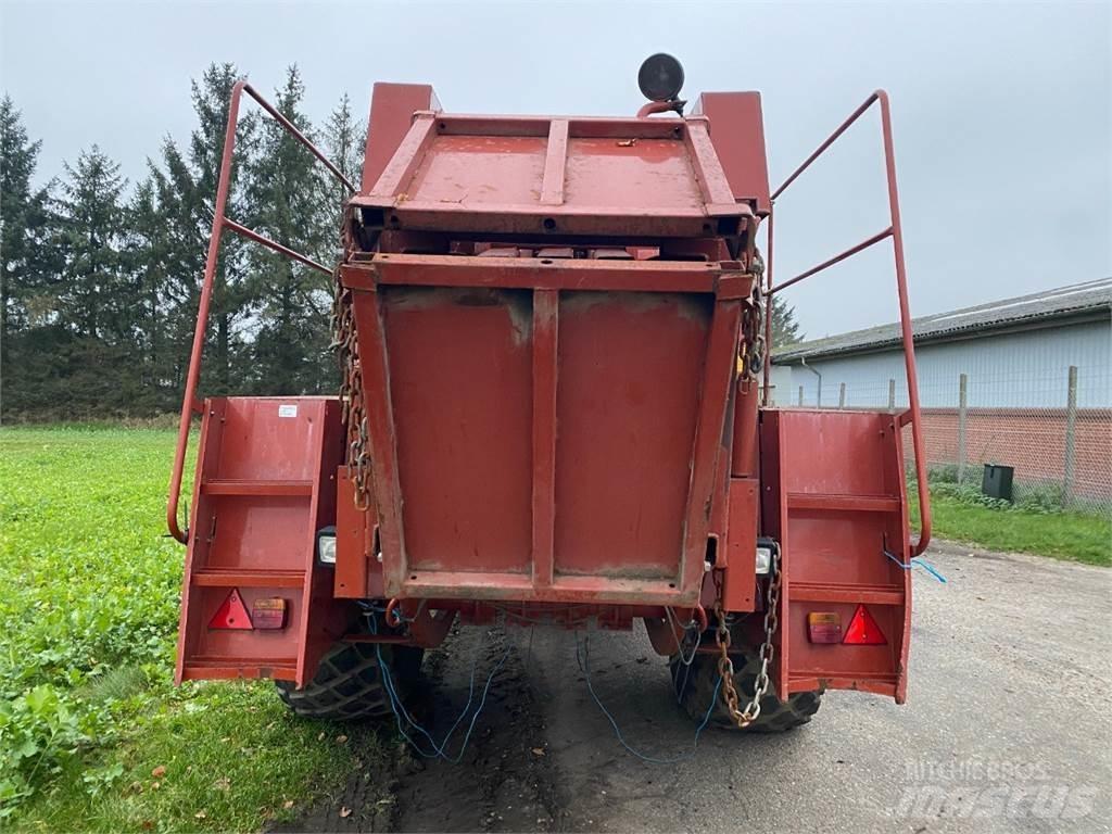 Hesston 4700 Presse quadre