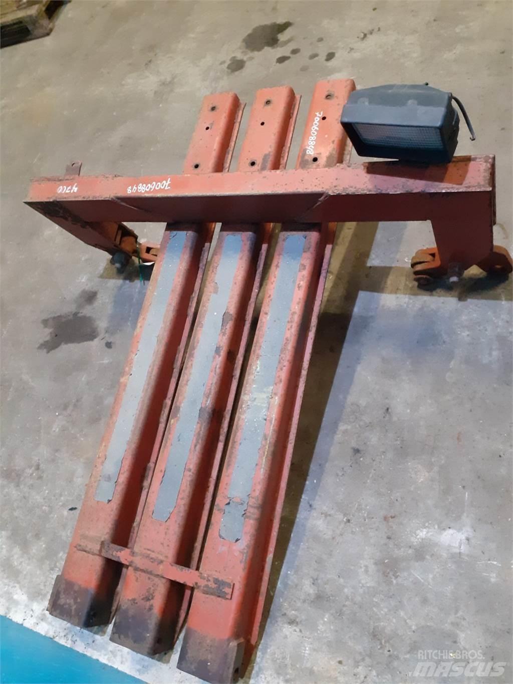 Hesston 4700 Pinze per balle