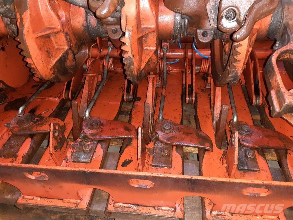 Hesston 4700 Altri macchinari per falciare e trinciare