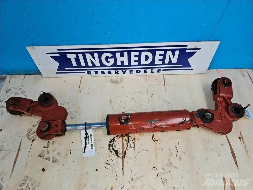 Hesston 4700 Pinze per balle