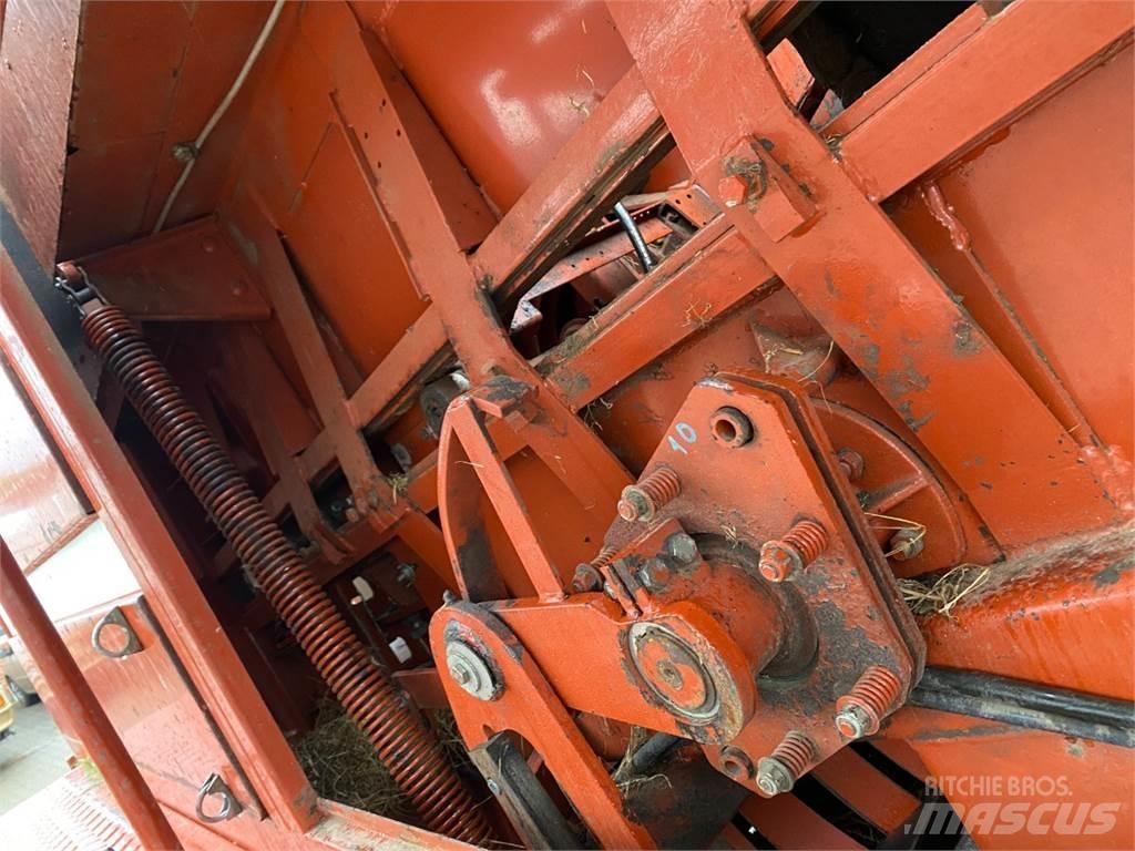 Hesston 4700 Presse quadre