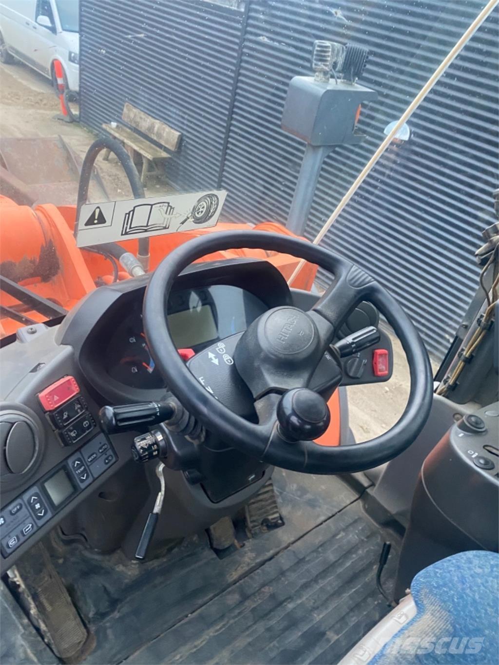 Hitachi ZW310 Pale gommate