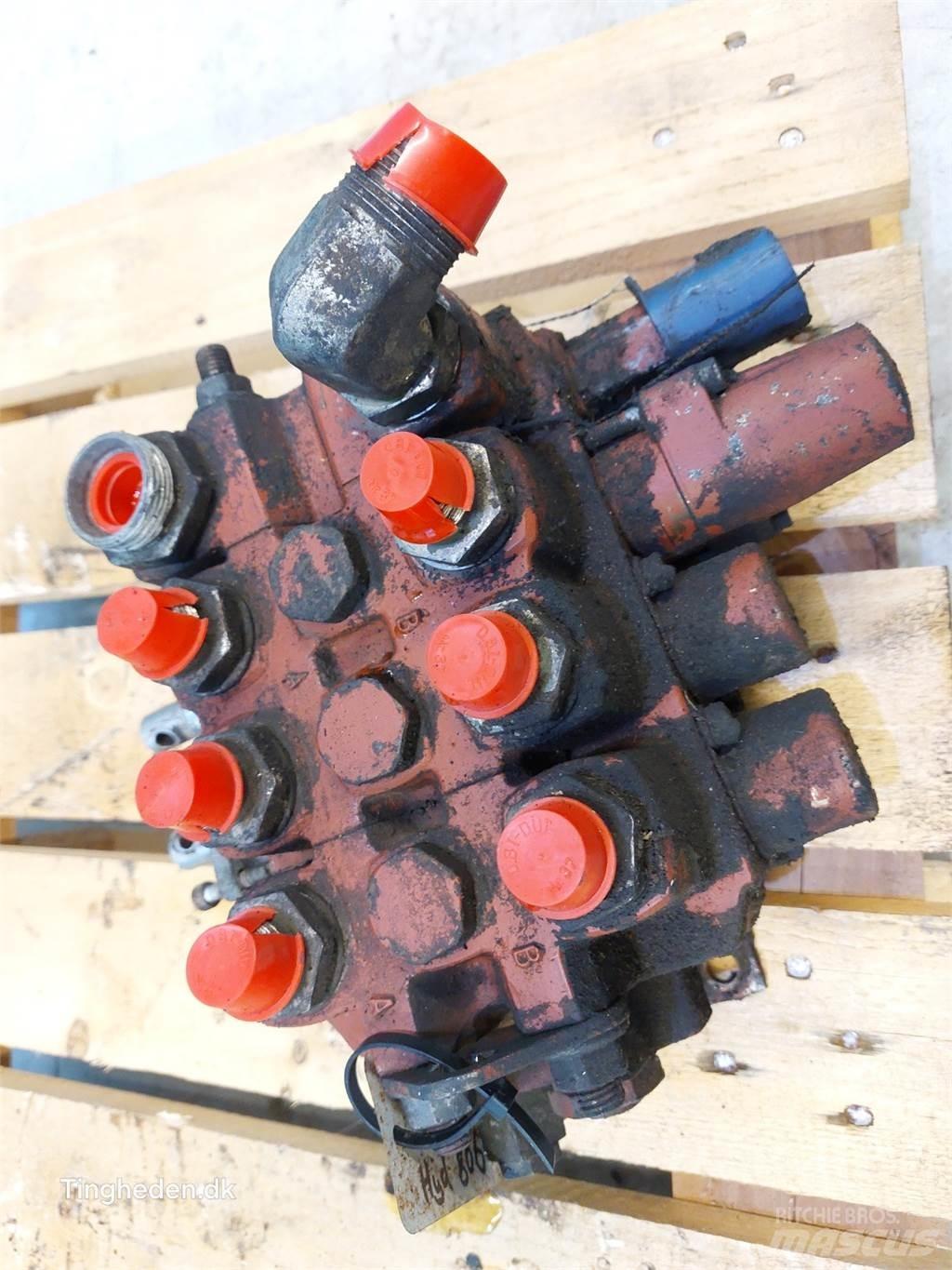 Hydrema 806 Componenti idrauliche