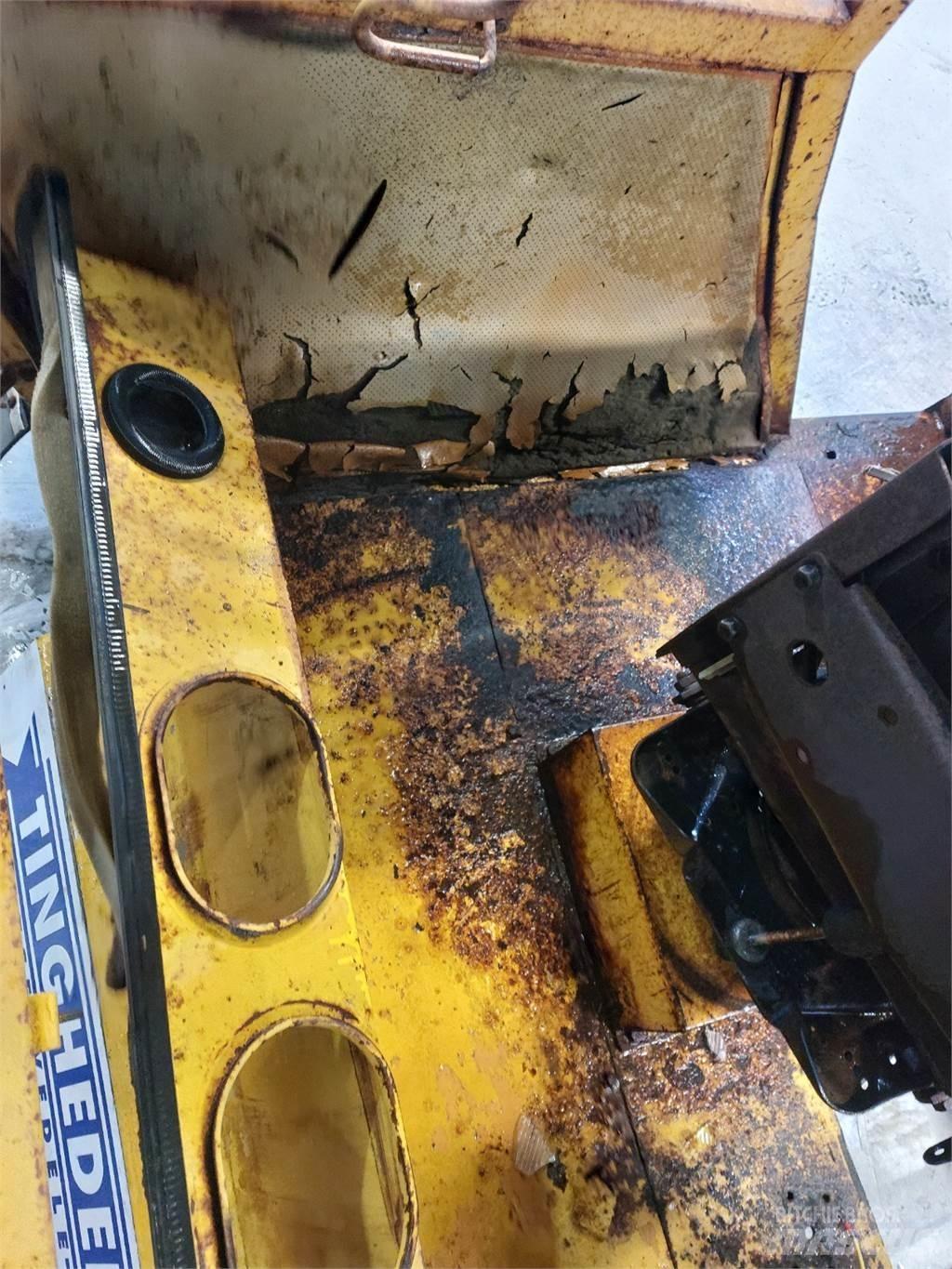 Hydrema 807 Cabine e interni