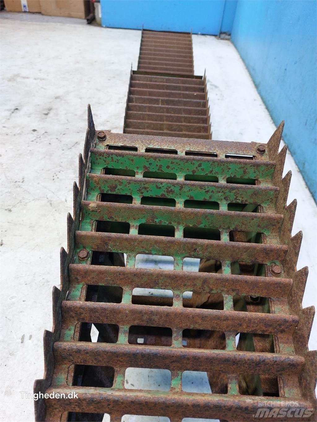 John Deere 1042 Accessori per mietitrebbiatrici