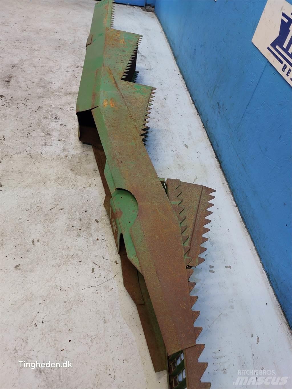 John Deere 1042 Accessori per mietitrebbiatrici