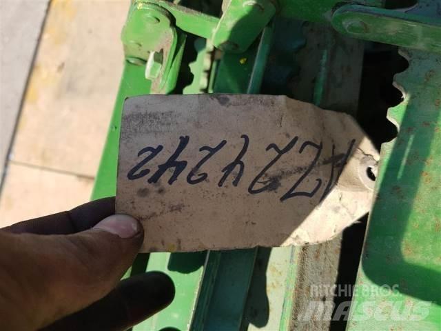 John Deere 1052 Accessori per mietitrebbiatrici
