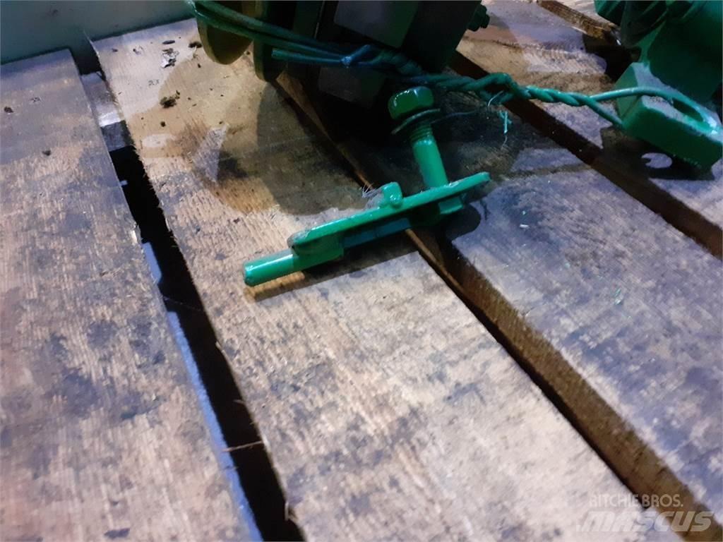 John Deere 1075 Accessori per mietitrebbiatrici
