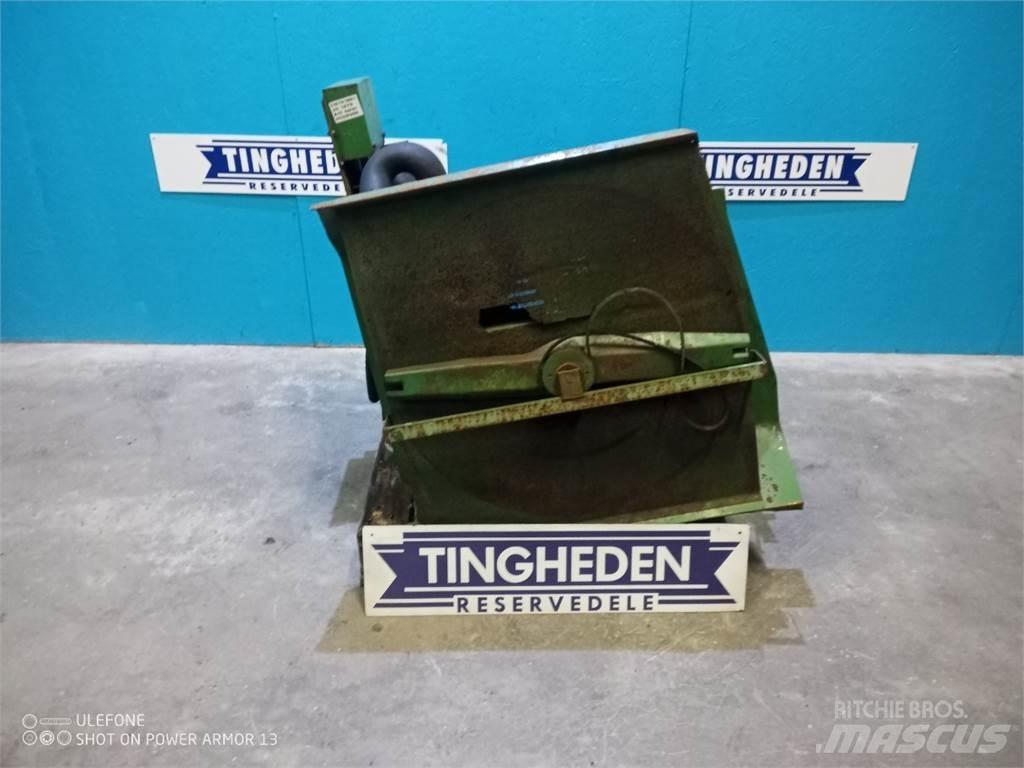John Deere 1075 Cabine e interni