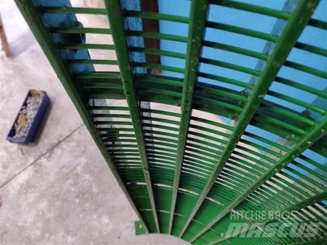 John Deere 1085 Accessori per mietitrebbiatrici