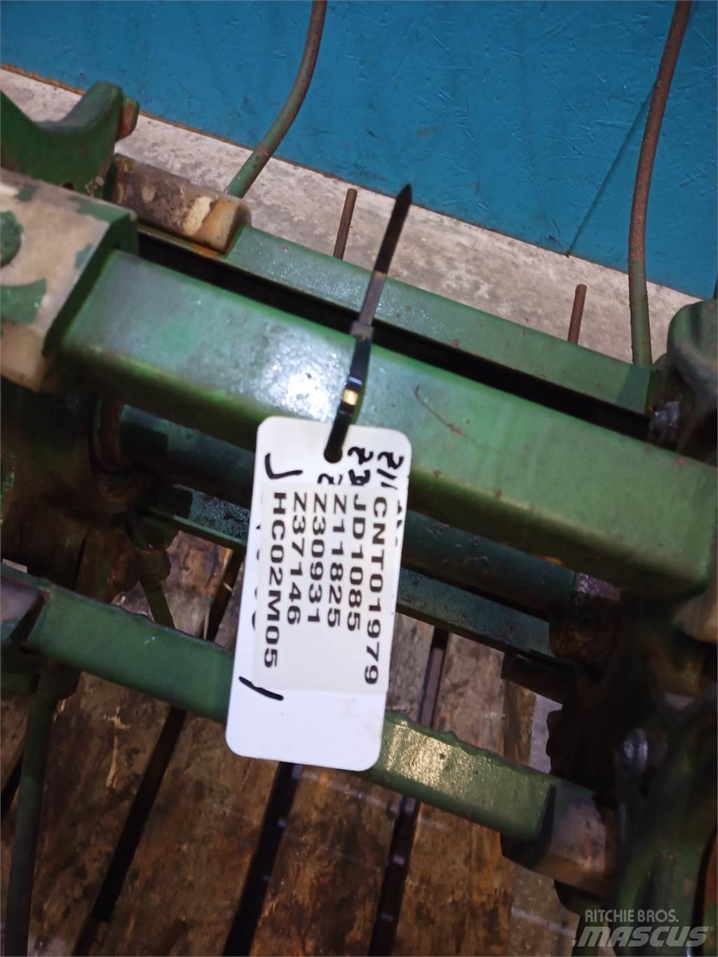 John Deere 1085 Accessori per mietitrebbiatrici