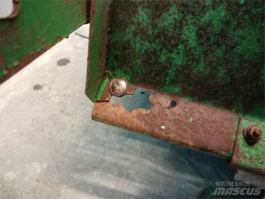 John Deere 1085 Spargisabbia e spargisale