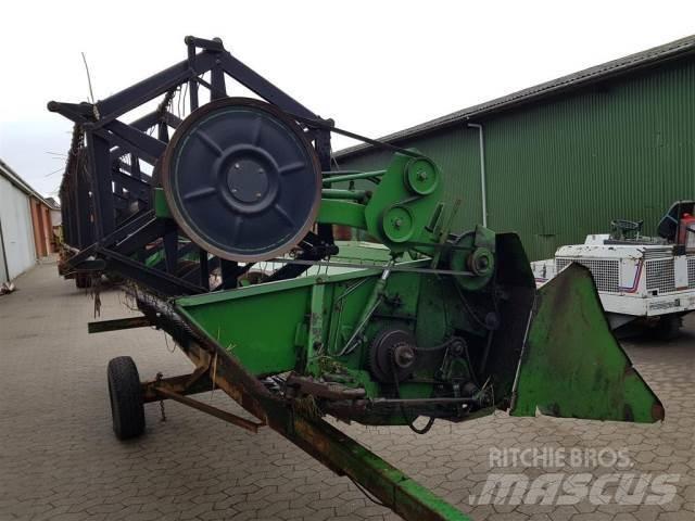 John Deere 16 Accessori per mietitrebbiatrici