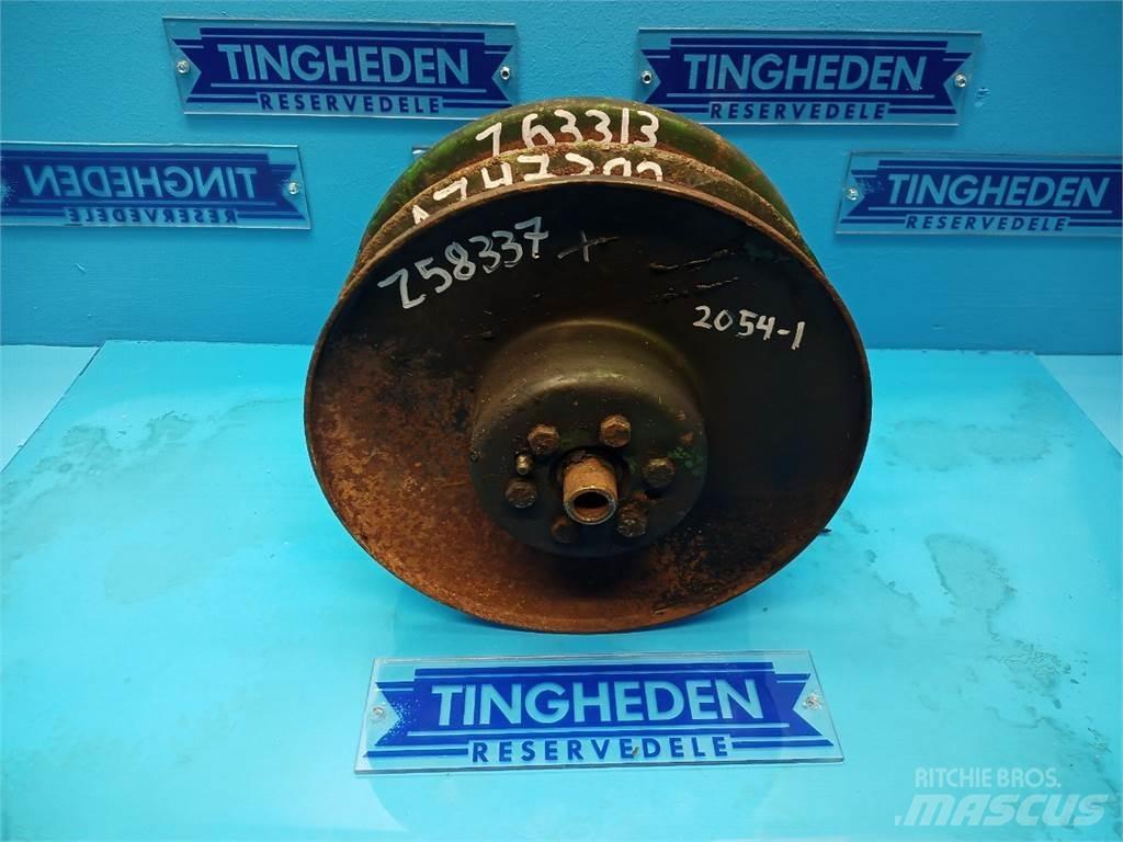 John Deere 2054 Spargisabbia e spargisale