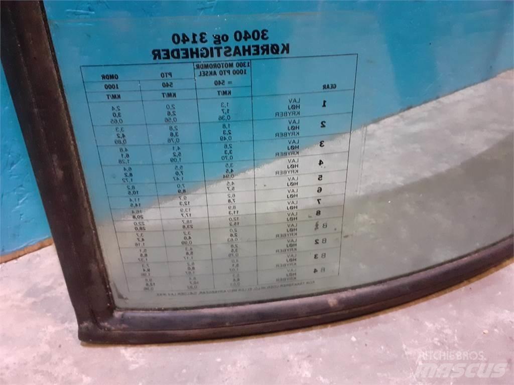 John Deere 3040 Cabine e interni