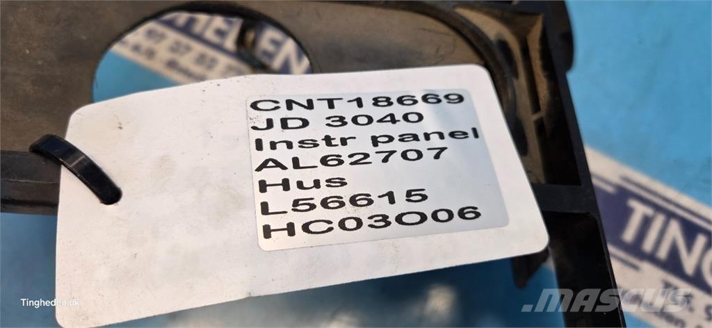 John Deere 3040 Cabine e interni