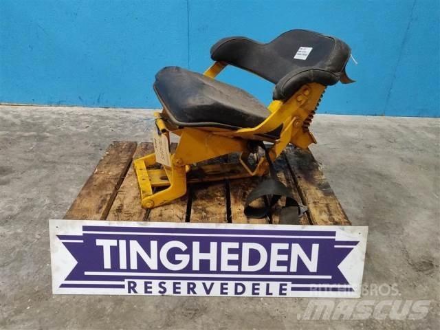 John Deere 310 Cabine e interni