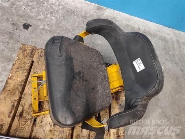 John Deere 310 Cabine e interni
