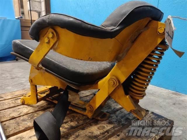 John Deere 310 Cabine e interni