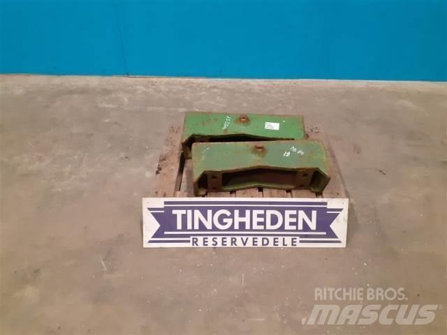John Deere 4240 Zavorre anteriori