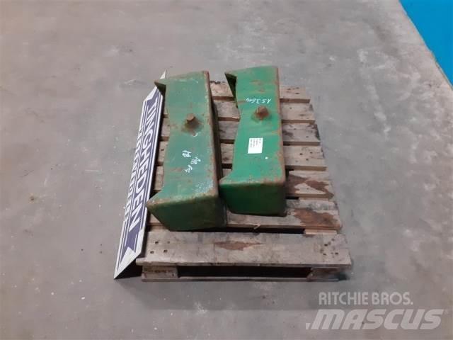 John Deere 4240 Zavorre anteriori
