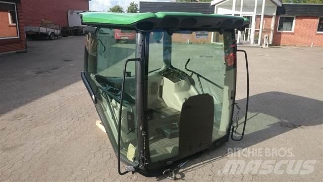 John Deere 6210R Cabine e interni