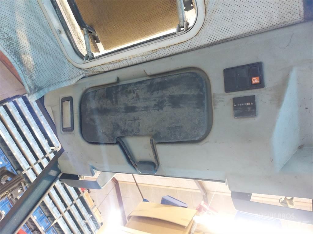 Kramer 712 Cabine e interni