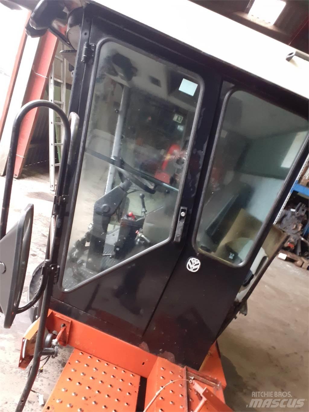 Laverda 3650 Cabine e interni