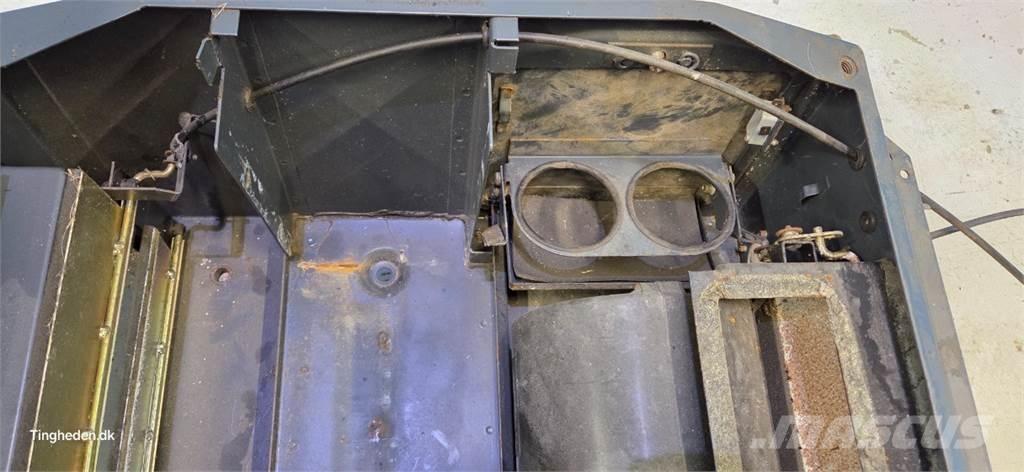 New Holland TF78 Cabine e interni