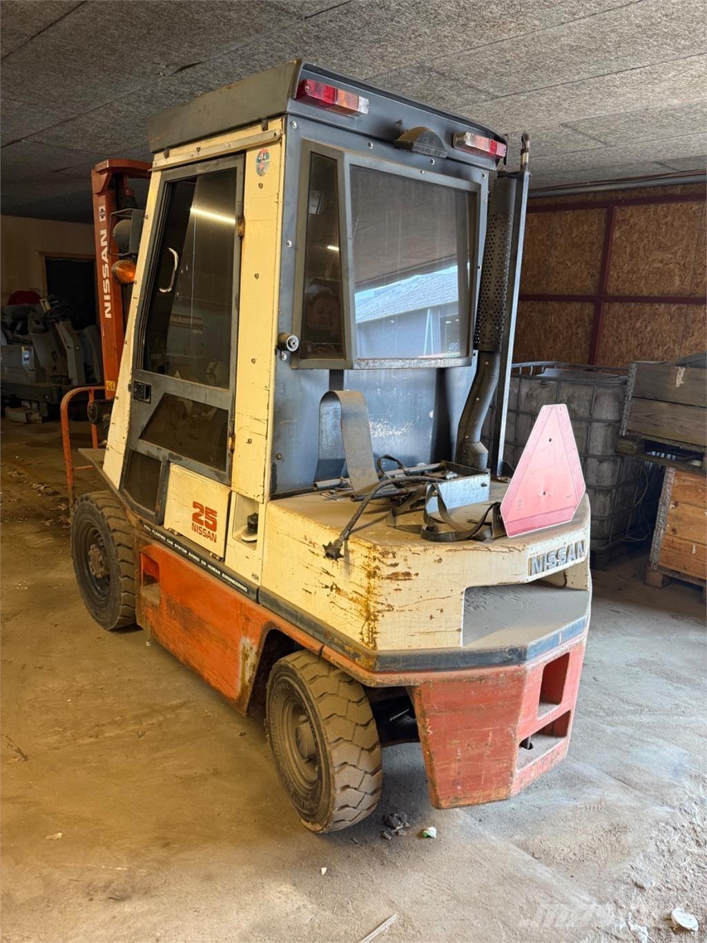 Nissan FG25 Carrelli elevatori GPL