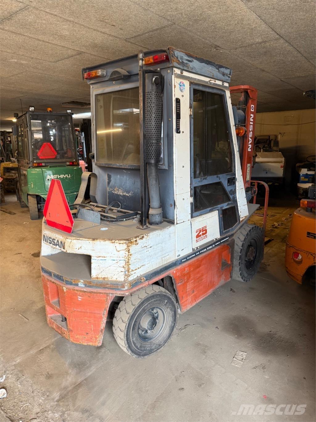 Nissan FG25 Carrelli elevatori GPL