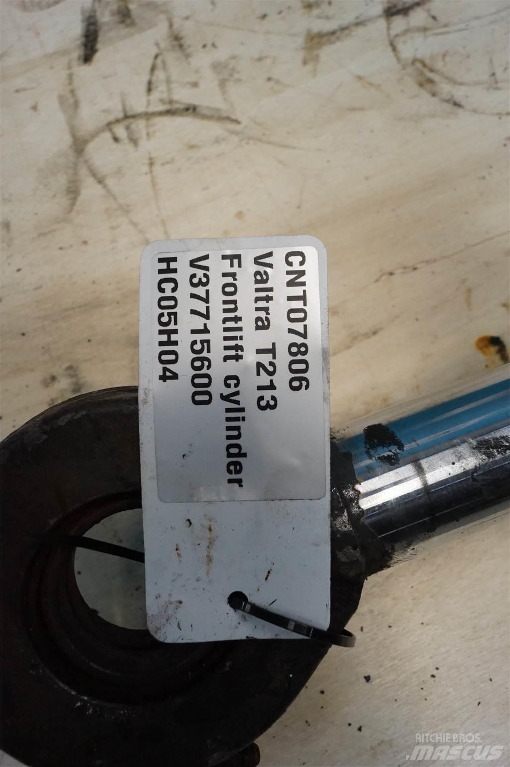 Valtra T213 Accessori per pale frontali