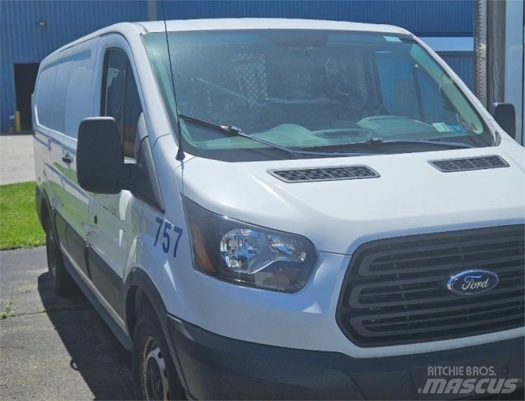 Ford Transit 150 Furgone chiuso