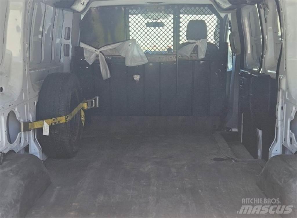 Ford Transit 150 Furgone chiuso