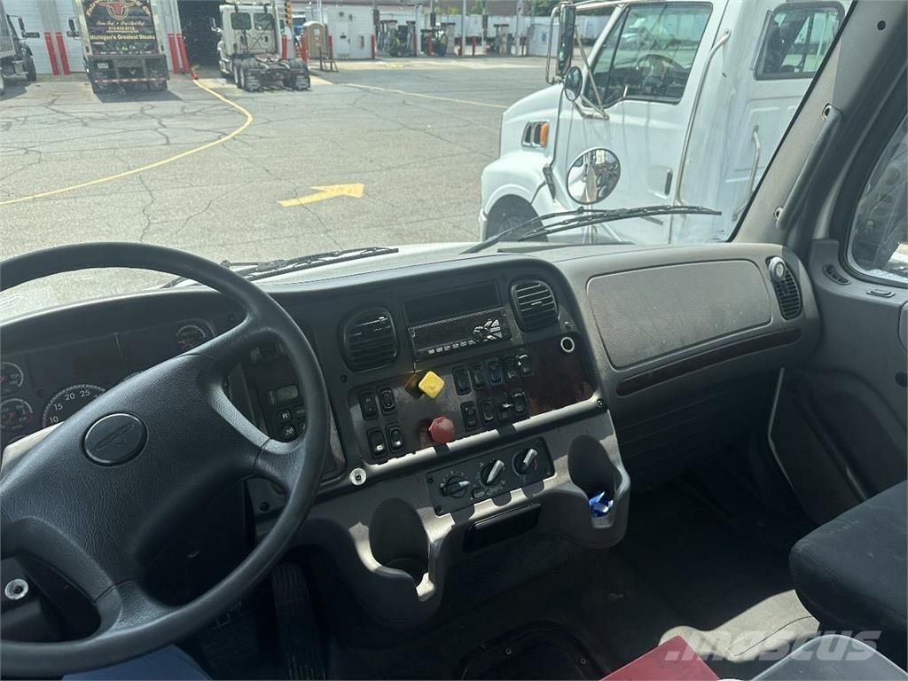 Freightliner M2 106 Motrici e Trattori Stradali