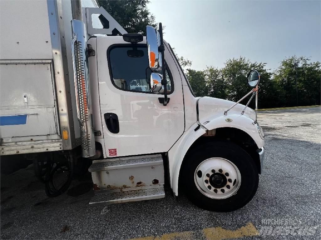Freightliner M2-106 Camion cassonati