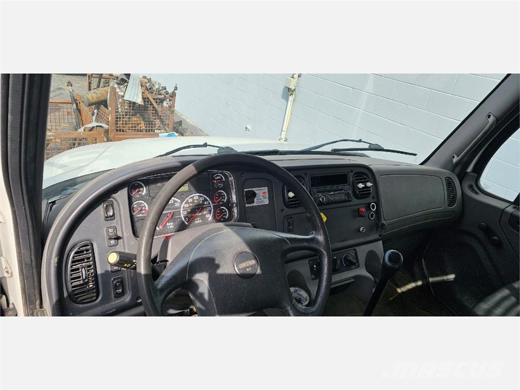 Freightliner M2 106 Camion con sponde ribaltabili