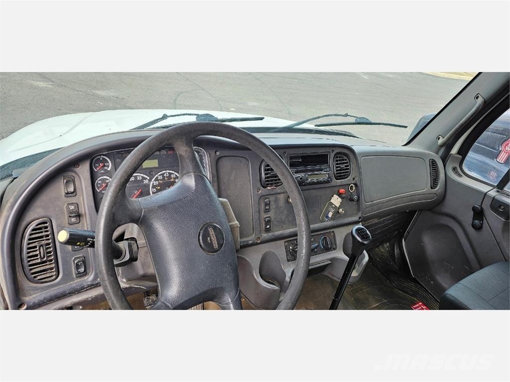 Freightliner M2 106 Camion con sponde ribaltabili
