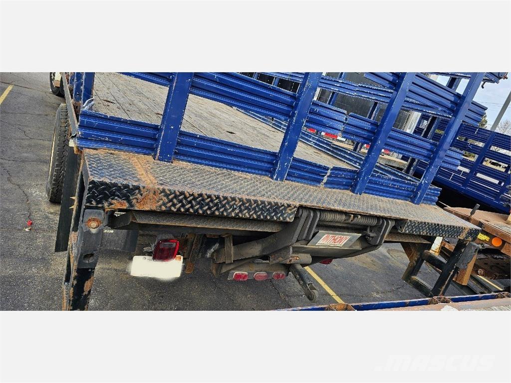 Freightliner M2 106 Camion con sponde ribaltabili