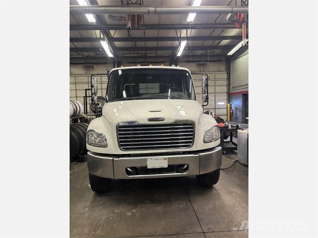 Freightliner M2 106 Camion con sponde ribaltabili
