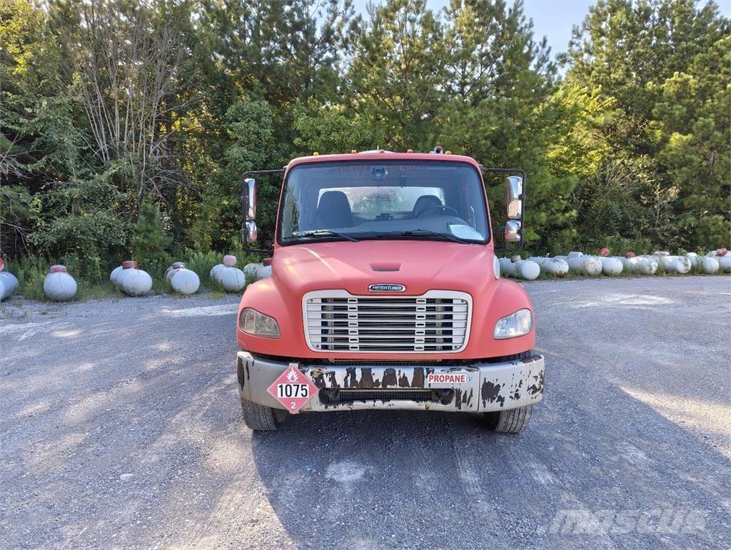 Freightliner M2 106 Camion altro