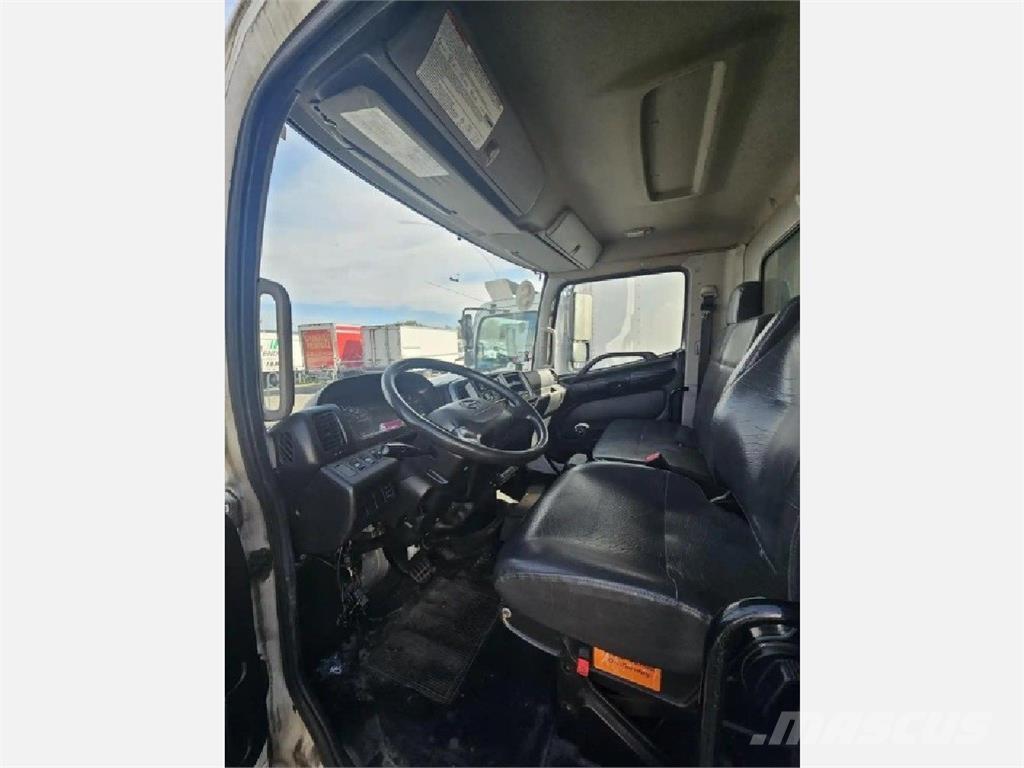 Hino 268 Camion a temperatura controllata