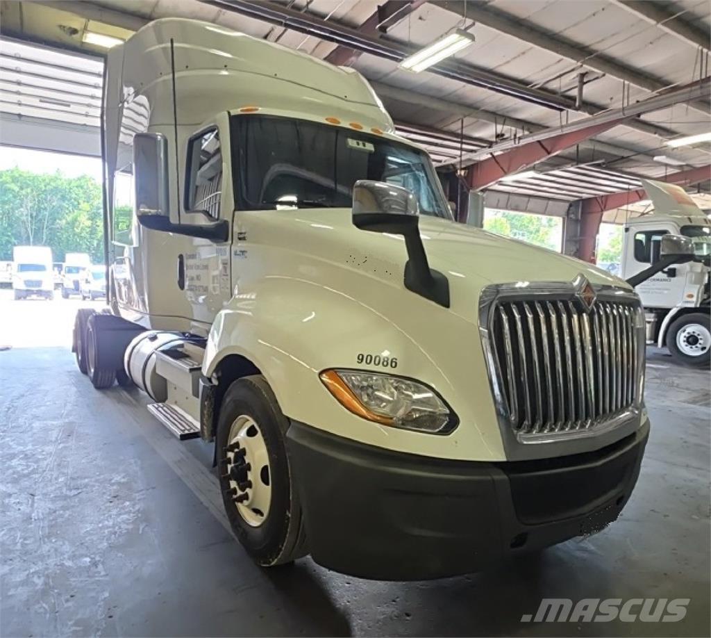 International LT Motrici e Trattori Stradali