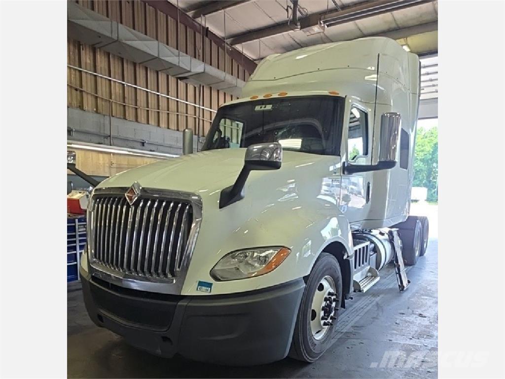 International LT Motrici e Trattori Stradali