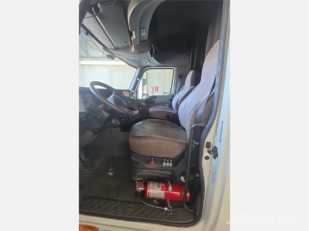 International LT Motrici e Trattori Stradali