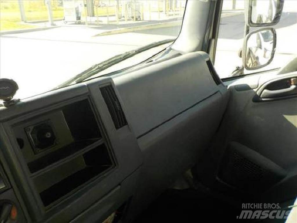 Isuzu NRR Camion per la consegna bevande