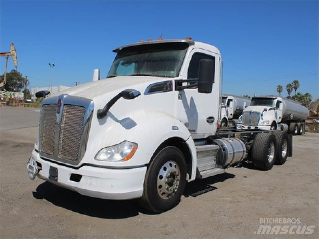 Kenworth T680 Autocabinati